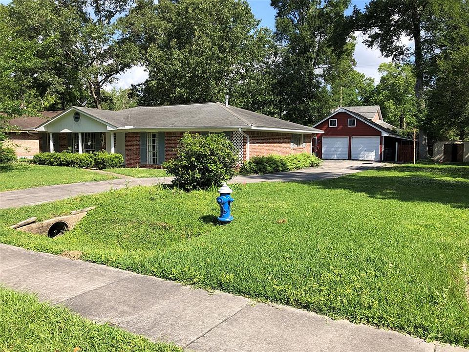 1st image of 403 Cherry Valley Dr