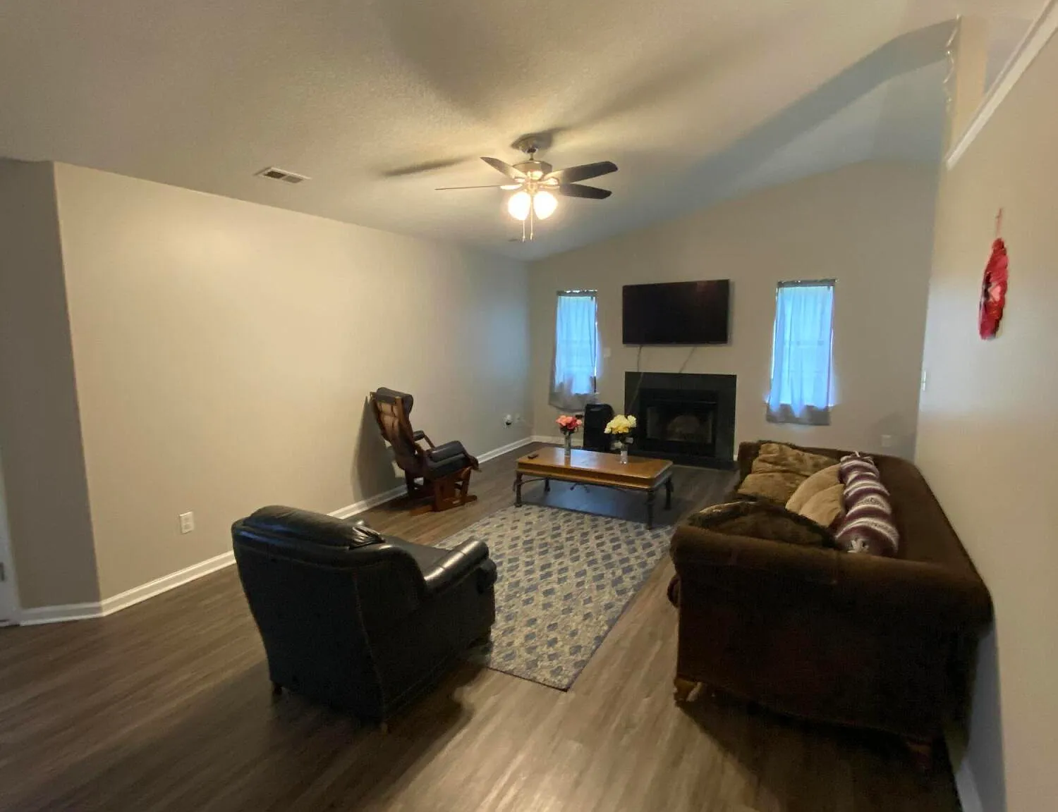 3 bed, 2.0 bath, $1,695 — Photo 2