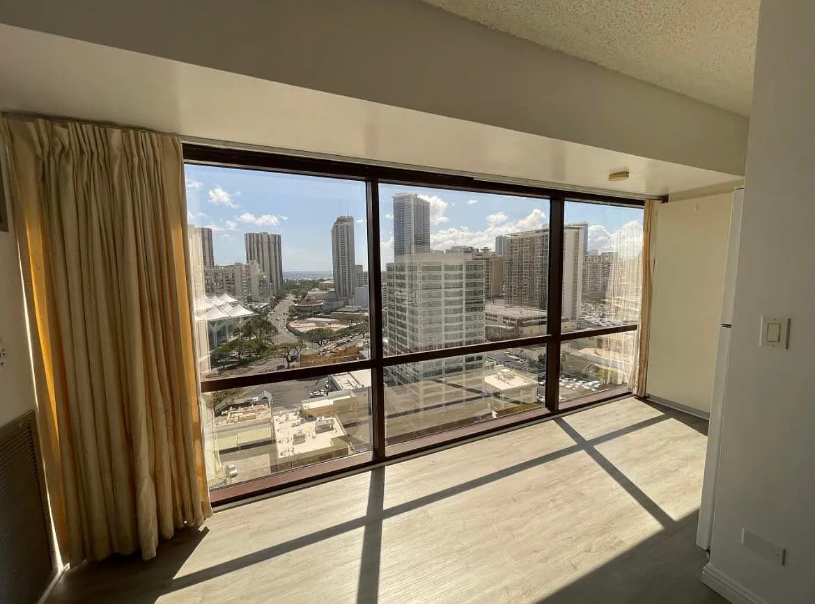 Studio, 330 sqft, $1,795 — Photo 2