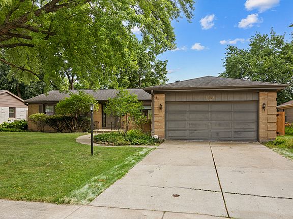 3rd image of 1441 Maple Ln