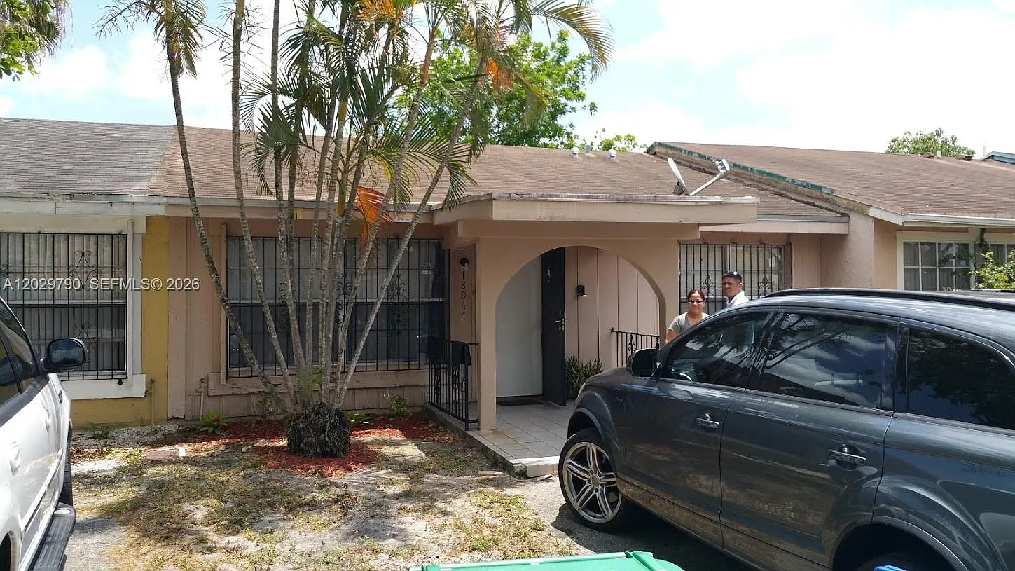 3 bed, 2.0 bath, 1056 sqft, $2,600 — Photo 1