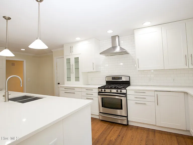345 E New Hampshire Ave — Photo 16