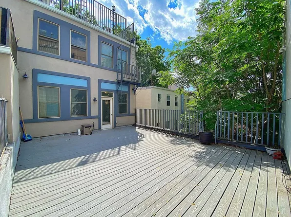 672 4th Avenue image 1 of 10