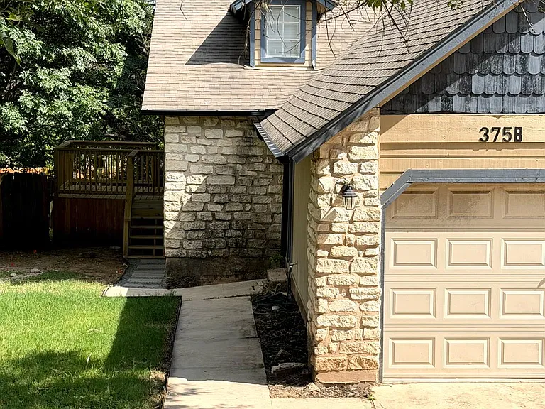 375 Fantail Loop #B — Photo 2
