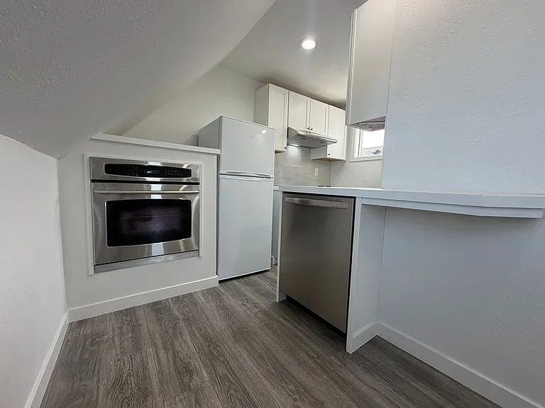 2222 Summit 4-Unit — Photo 3