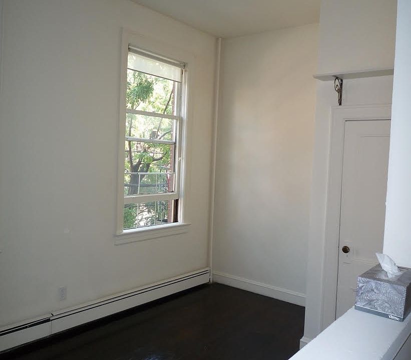 1st image of 209 3rd St