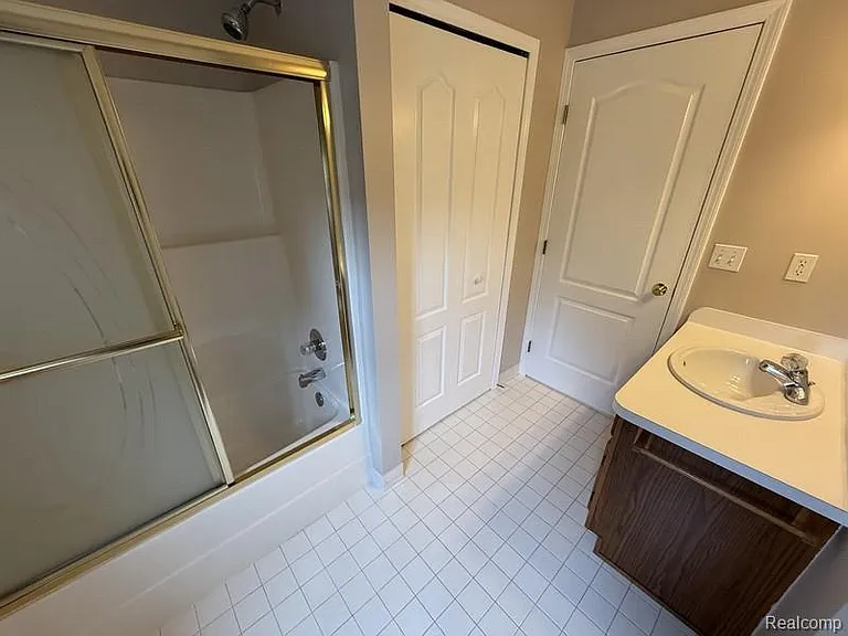 8303 Lenore St — Photo 11