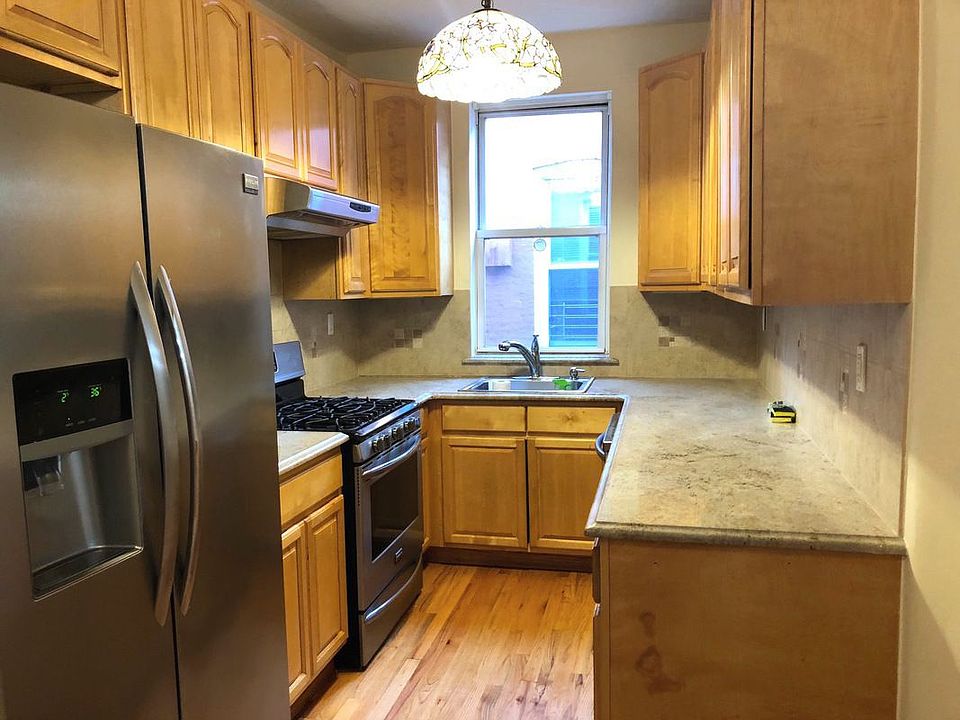 1st image of 2458 Crescent St #2
