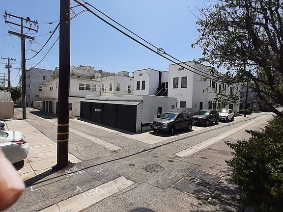 4th image of 120 S Elm Dr