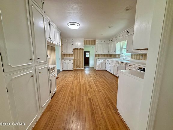 3rd image of 1023 Meadowbrook Dr