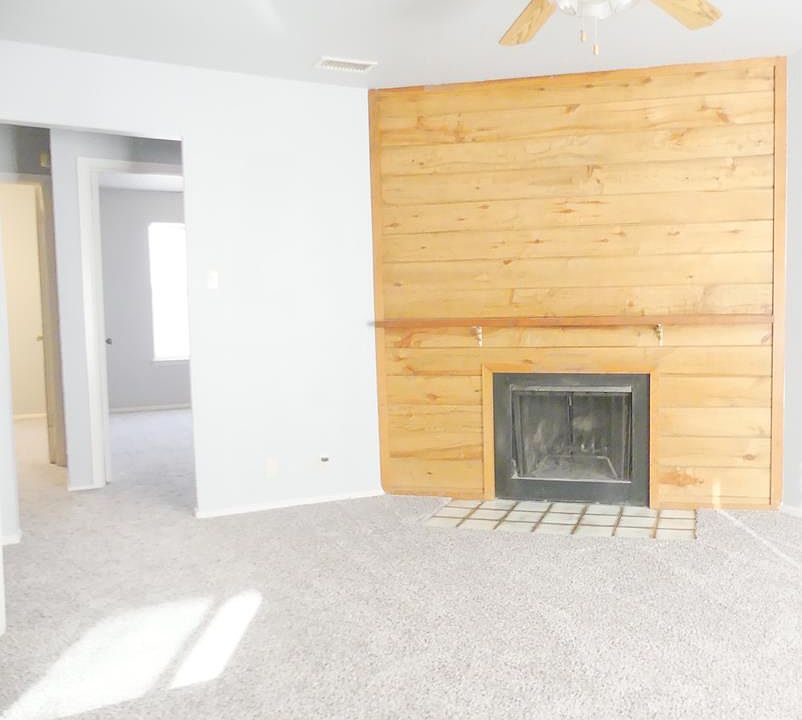 1st image of 1201 Redwood Dr APT D