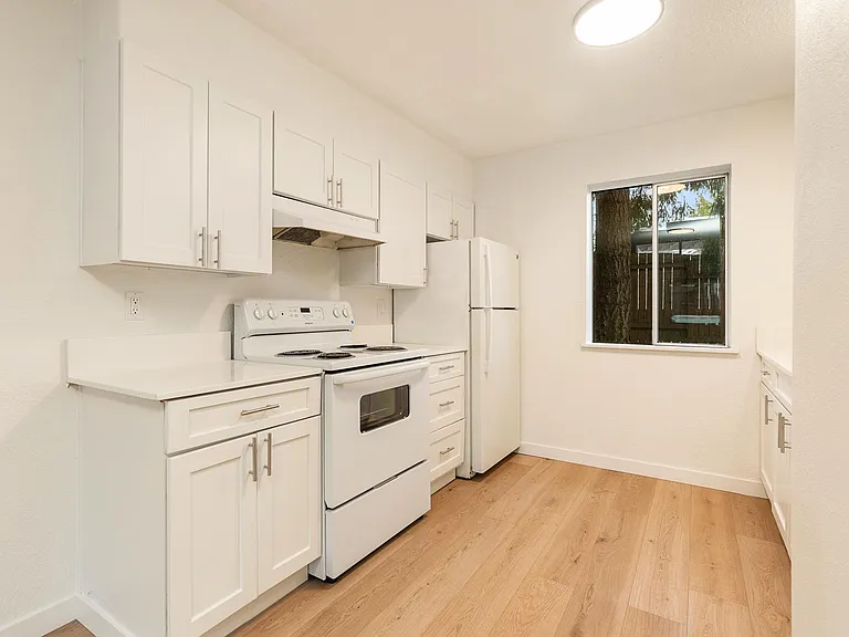 Crestwood Place — Photo 9