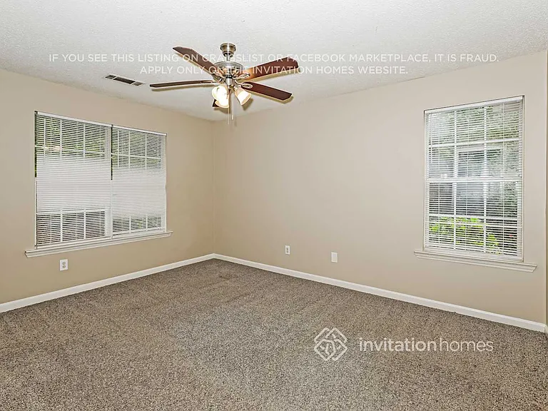 1406 N Hampton Dr — Photo 8
