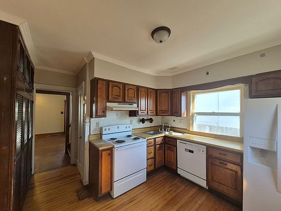 5th image of 1146 Beaumont Ave