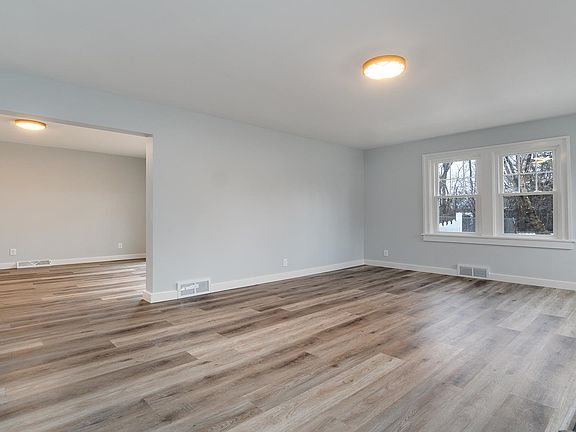 4th image of 3714 S Main St