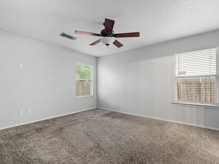 323 Amberdale Oak — Photo 12