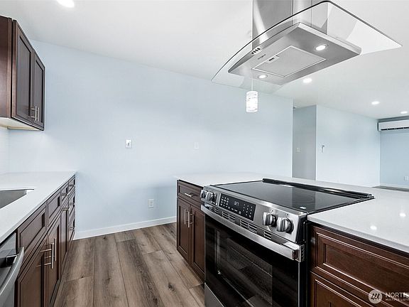 5th image of 982 Sand Dollar Court SW