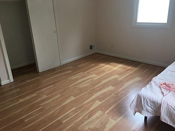 3rd image of 325 Howard Ave #1