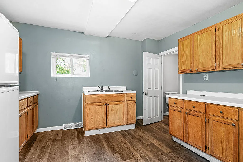 621 East 10th Street - Unit 2 — Photo 3