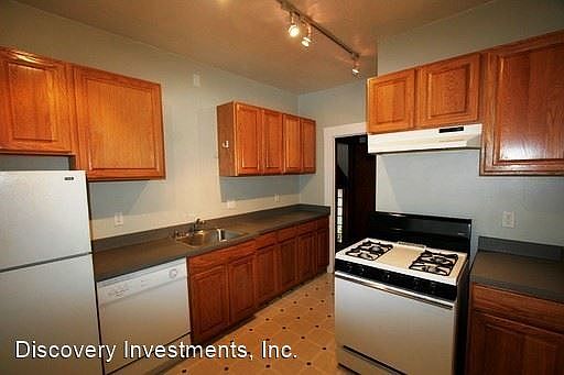 3rd image of 3503 Lakeshore Ave