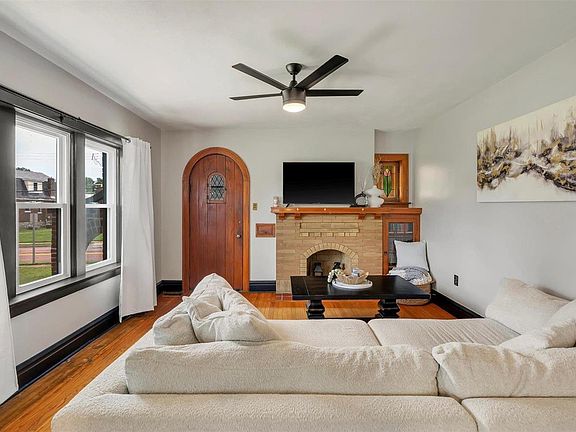 3rd image of 4915 Seibert Ave
