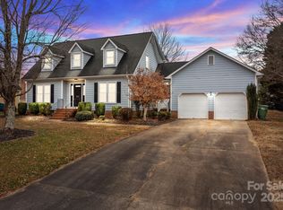 841 Deerfield Dr, Mount Holly, NC 28120