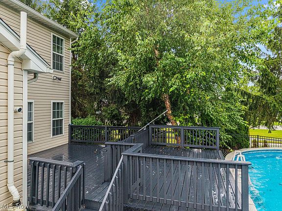 3rd image of 756 Sparrow Way
