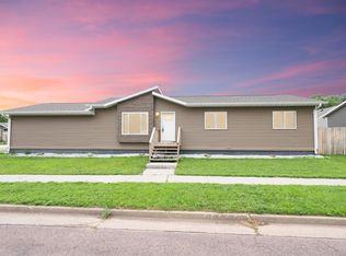 3305 E 13th St, Sioux Falls, SD 57103