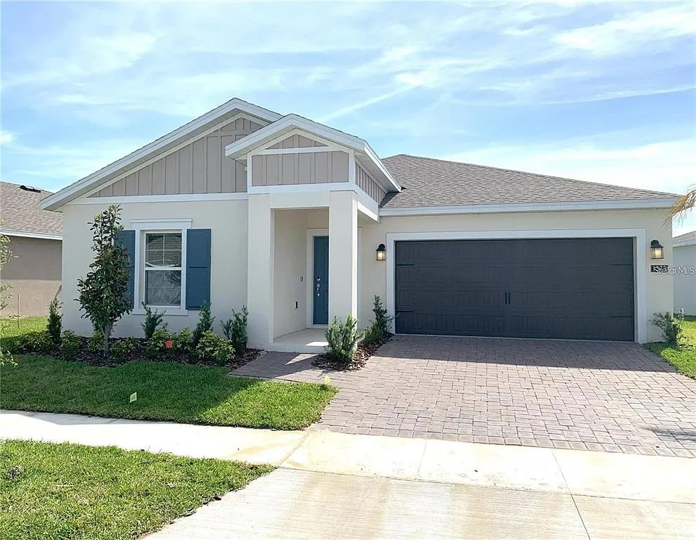 3 bed, 2.0 bath, 1555 sqft, $2,400 — Photo 1