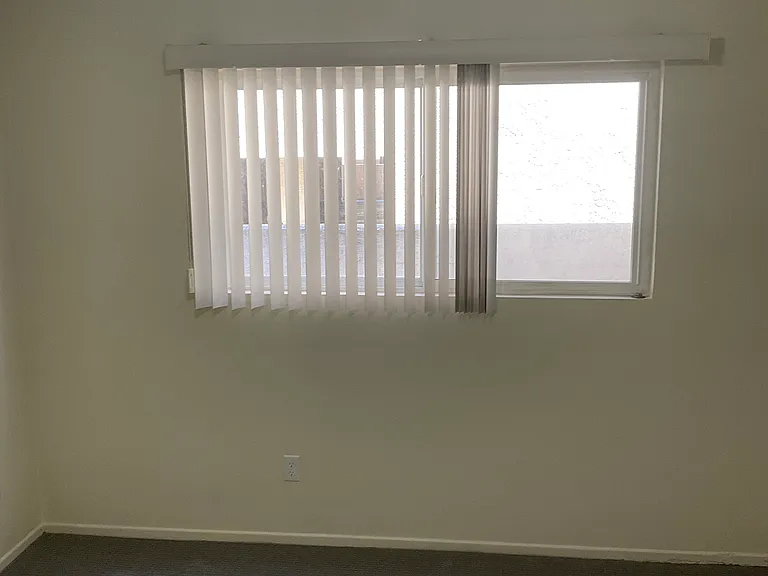 12520 Oxford Ave #B — Photo 9