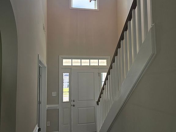 2nd image of 533 Stonebriar Ave