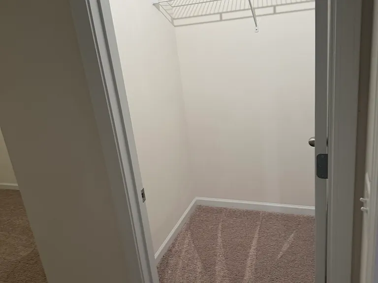 406 Larry Ln — Photo 9