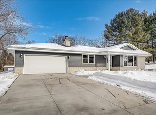 W265S7670 Crestview Dr, Waukesha, WI 53189