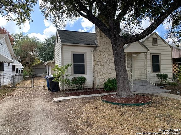2nd image of 1726 W Mistletoe Ave