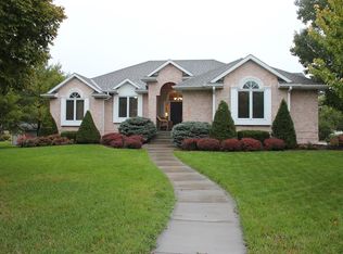 2415 Riverview Dr, Grand Island, NE 68801