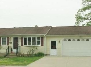 6 Deerfield Rd, Coventry, RI 02816