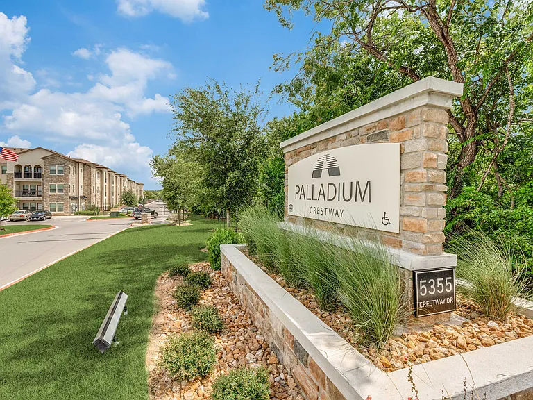 Palladium Crestway — Photo 11