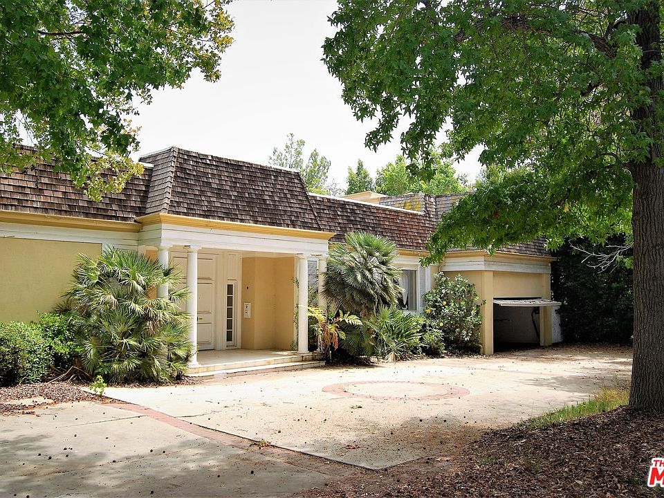 1st image of 372 N Saltair Ave