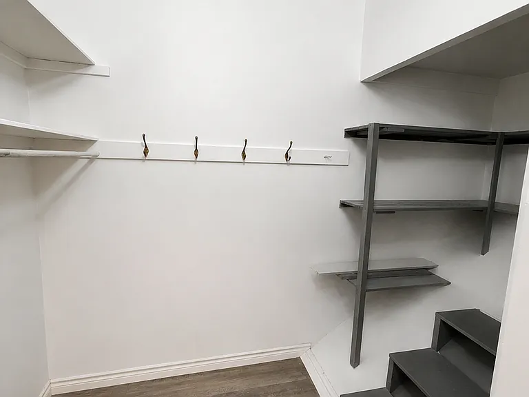 38 Ainslie St N #204 — Photo 1