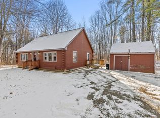 5 Inlet Point Rd, Raymond, ME 04071