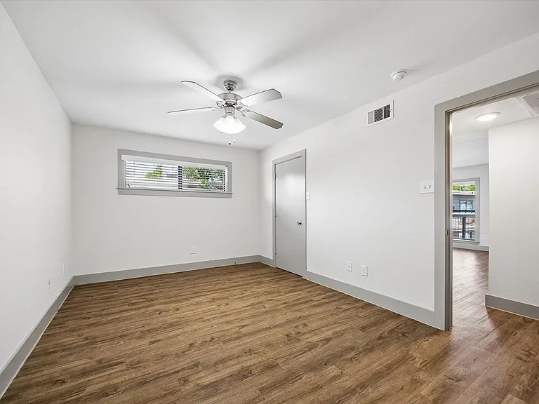 4300 Rosslyn — Photo 8