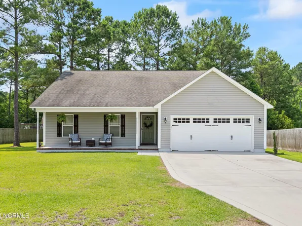 402 W Peyton Place, Maple Hill, NC 28454
