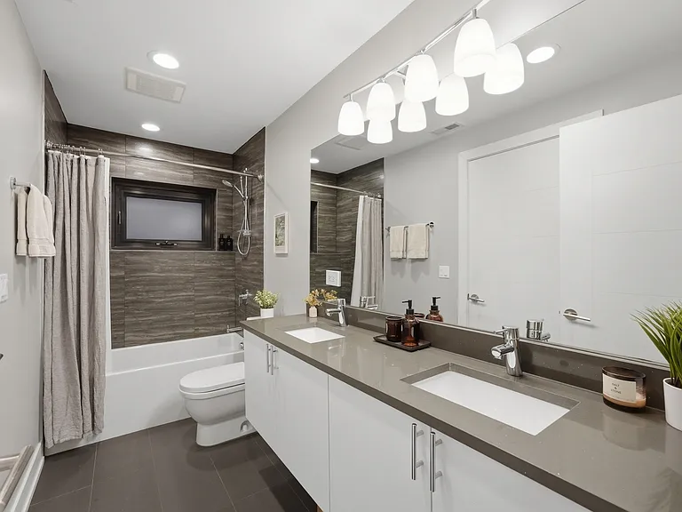 1349 N Leavitt St #1A — Photo 22