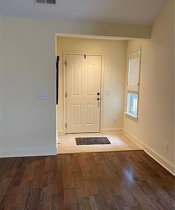 2nd image of 810 Wynnshire Dr #C