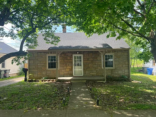 706 Golfview Dr Photo 1