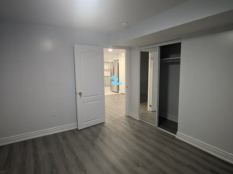 51 Britannia Ave E — Photo 8