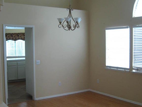 3rd image of 25595 Huron St
