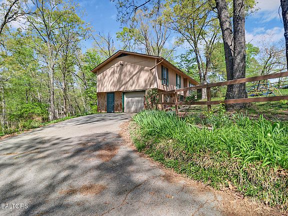 5th image of 703 Crestview Dr