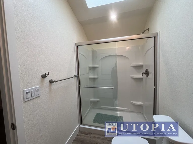 Beautiful and Spacious 3-bedroom, 3.5-bathroom Townhouse Located in the heart of Seabright. — Photo 26