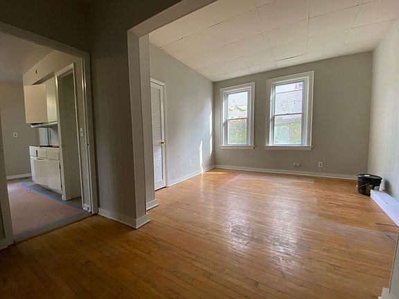 2nd image of 922 E Wright St #Lr